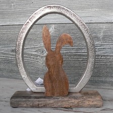Hase mit Osterei aus Holz und