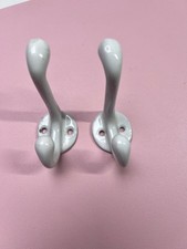 2 klassische Wandhaken aus Keramik – Vintage-Look in Weiß