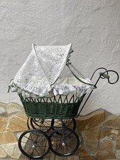 alter nostalgischer Puppenwagen