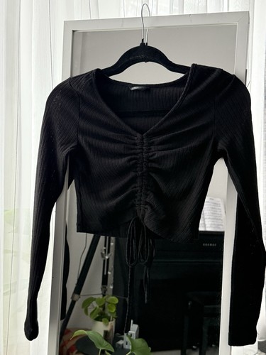 Schwarzes langarmshirt mit - schwarzes,
