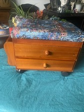 Nähkasten auf Rollen mit