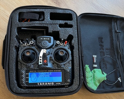 Frsky taranis x9d - x9d, se