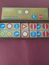 Mertens -Kunst Verkehrzeichen -Domino