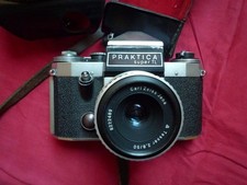 analoge Praktica Super TL mit Tessar 2,8/50 von Carl-Zeiss mit Tasche