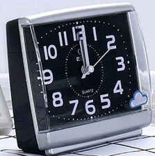 Quarz Wecker Analog Tischuhr Alarmwecker Uhren Alarm ohne Ticken Retro