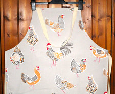 SCHÜRZE HÜHNER CARTOON-STIL