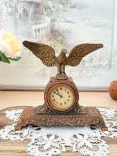 Antike Tischuhr mit Adler