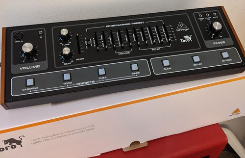 Behringer toro monophoner - behringer,