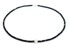 Halskette aus Spinell in