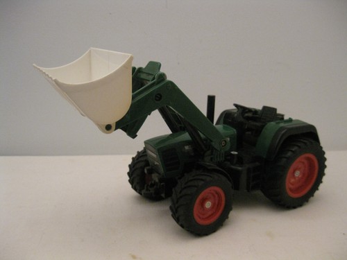 Fendt green tractor front - fendt,