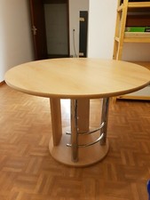 Esszimmertisch mit Chrom