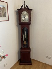 Ein Sehr Schöne Antik Standuhr  ( Siehe Bild ) zu Verkaufen. Abholung möglich.