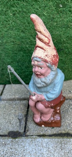 Uralter gartenzwerg aus ton - gartenzwerg,