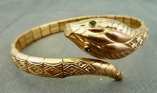 Armreif Spange Schlange um 1900 Gold-Doublé mit grünen Steinaugen