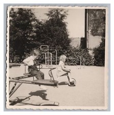 Mädchen & Junge auf dem