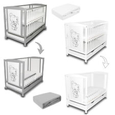 Babybett Gitterbett Teddybär in 2 FARBEN mit SCHUBLADE BARRIERE Bettlaken