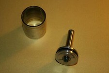 Ein Kolben mit Kolbenstange und einem ca.32mm Zylinderrohr