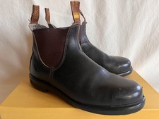 Blundstone Chelsea Boots. Type