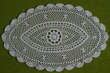 Wunderschöne alte- Tischdeckchen Handarbeit Weiß Oval 36 x 23 cm