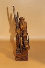 Antike geschnitzte Holzfigur