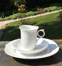 MEISSEN Wellenspiel Relief  1 Henkelbecher Untertasse + Teller Gedeck 1. Wahl