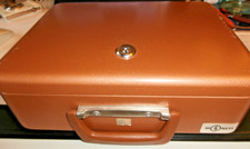 Geldkassette 30 cm x 22,5 cm x 10 cm.