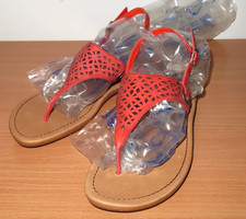 UGG Sandalen, Zehentrenner