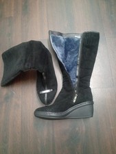 schwarzer Winterstiefel