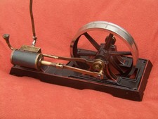 Aggregat einer uralten Dampfmaschine - Steam Engine Blechspielzeug