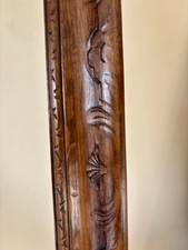 Antiker geschnitzter Holz