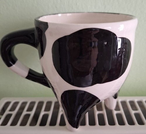 Tasse mit füßen - tasse, kuhmuster