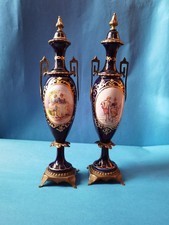  Zwei Deckel Vase  Pokal Frankreich 19.Jhd nach Sevres Stil Porzellan  Kobalt 