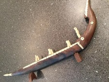 geschnitztes Boot Holzboot mit 7 handgeschnitzten Figuren aus Knochen Asien