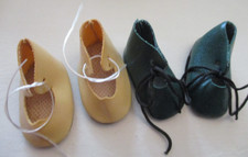 2 Paar hübsche Puppenschuhe