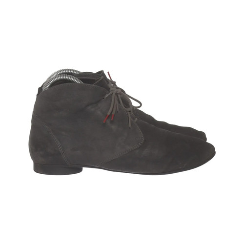 Think schnürstiefel - think!,,