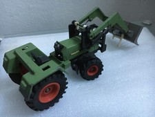 SIKU MODELLTRAKTOR METALL ca. 20x7x7 cm ( LxBxH) ALS DEFEKT.