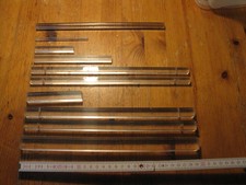 10 Kunststoffstäbe versch. Größen/Längen, davon 8 Vierkant und 2 rund