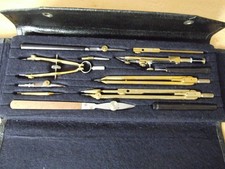 großer alter Zirkelkasten 12