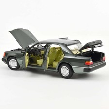 MERCEDES BENZ W124 - grün met