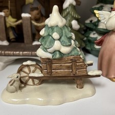 Goebel Figur Schubkarre Winterwald Weihnachten Dekofigur Steingut H 10 cm