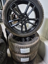 Satz Winterräder auf