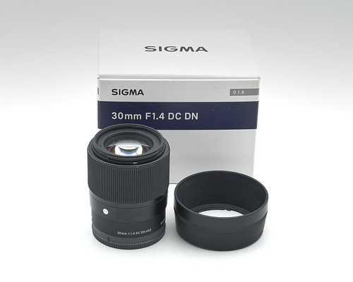 Sigma 30mm dc - dn, für