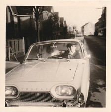 Vintage Foto Mann in Ford