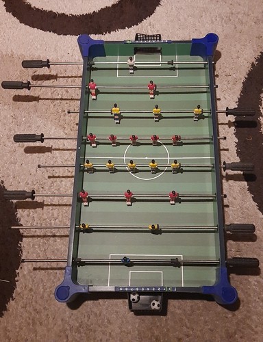 Kleiner tischkicker - kleiner,