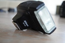 Nikon Speedlight SB-400 Blitz