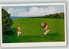 12079921 - sign Kaiwub - Kinder mit einem Riesenball Fussball