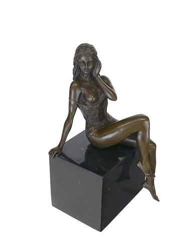 Bronze figur skulptur - figur, frau