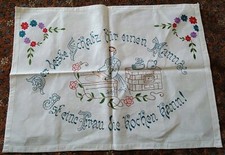 Alter handgestickter Wandbehang mit lustigem Spruch
