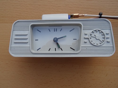 Autouhr uhr grau trabant - ,