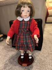 Schoolgirl Jenny Designe von